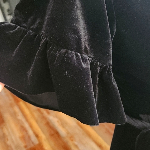 Storia Velvet Dress - Picture 5 of 13